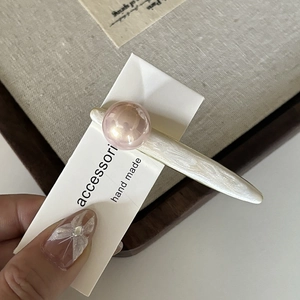 Pince à cheveux ours perle de style coréen avec base en résine nacrée sur carte support