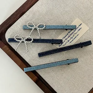 Barrette à Cheveux Nœud en Tissu Denim Fait à la Main Avec Perle Artificielle Élégante Pince à Bec de Canard Bleue Accessoire Cheveux Frange pour Femmes