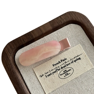 Fermaglio per capelli in acetato marmorizzato rosa con base in oro rosa stile francese