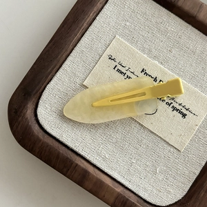 Sweet yellow resin teardrop hair clip with glitter and seamless matte finish duckbill clip