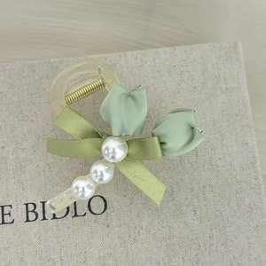 Eleganter Tulpen-Haarclip mit Stoffblüten, Schleife und Perlen für Damen