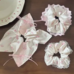 Chouchou Floral Français en Dentelle Texture Satin Élastique Cheveux avec Nœud Rose Bandeau Élastique Accessoires Cheveux Femme