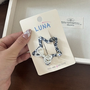 Star-shaped plaid hair clip with pearl bow and rhinestones for girls on display card