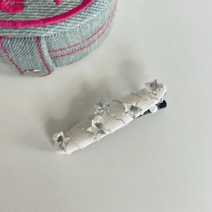Barrette à cheveux avec chaîne argentée nœud et étoiles brillantes avec perles pour femmes