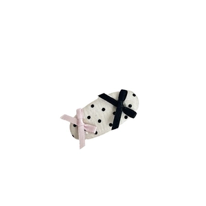 Schicke Ballett-Stil Haarklammer mit Polka Dots und zarten rosa und schwarzen Schleifen