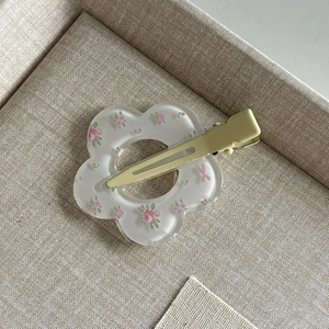 Floral resin hair clip with pink rose patterns and stable metal duckbill hair clip