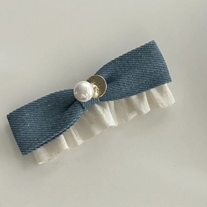 Haarklammer aus blauem Denim mit weißem Rüschenrand und Perle für Frauen