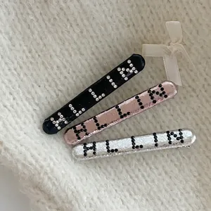 Pince à Cheveux Tendance en Similicuir avec Lettres et Strass Noirs Barrettes Géométriques Élégantes Accessoires pour Femmes