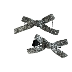 Lot de deux barrettes à cheveux à nœud argenté scintillant pour filles avec tissu doux