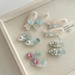 Barrettes à cheveux papillon en acétate bleu pastel et crème avec perles et strass