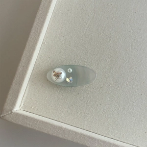 Pince à cheveux papillon bleu élégante avec perles et strass sur base résine