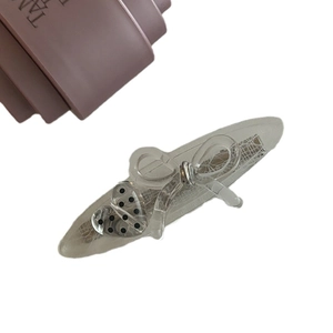 Barrette en acétate à texture dentelle avec cœur à pois et accent de ruban chic