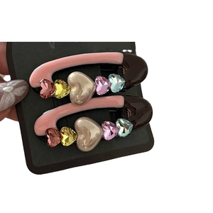 Roze en chocoladebruine haarklemset met kleurrijke hartvormige stenen en parels