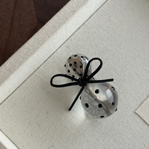 Élastique cheveux style coréen avec double boules transparentes à pois et un nœud