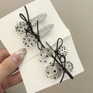 Barrettes à cheveux transparentes à pois avec nœud et strass sur carte
