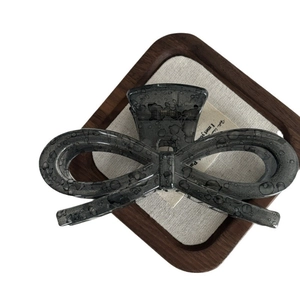 Vintage brown ink-pattern acetate hair claw clip with a large bow design for thick hair