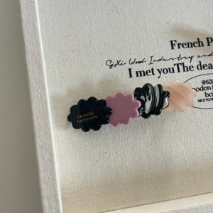 Bunte Acetat-Haarklammer in Blumenform mit gewellten Scheiben und France-Handmade-Schriftzug