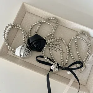 Y2K Bracelet Élastique Cheveux Perlé avec Pendentif Rose et Cœur Nœud en Ruban pour Femme Bijoux Sweet Cool