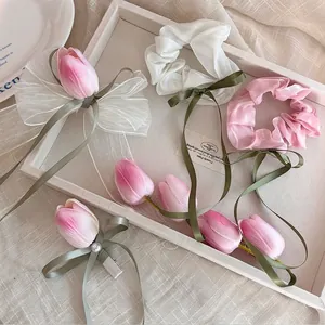 Barrettes tulipe en organza faites à la main et ensemble chouchous avec détails en perles