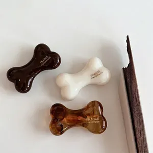 Tre graziose clip per capelli a forma di osso in crema, caffè e ambra con finitura lucida