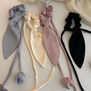 Eleganti elastici per capelli in seta con nastri lunghi e ciondoli a tulipano in quattro colori