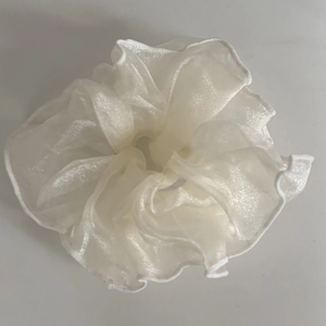 Chouchou en organza blanc crème de style pastoral avec motif à pois délicat