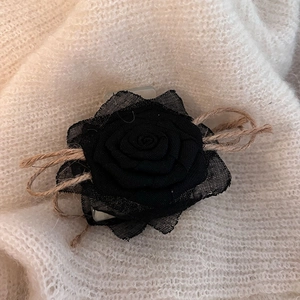 Retro black rose hair claw clip with vintage lace petals and beige bowknot on knit background