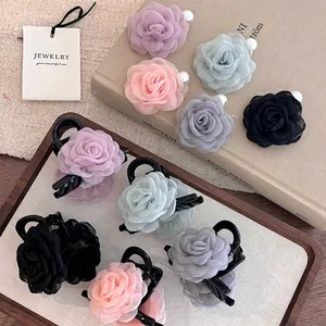 Elegante Haarklammern und Haarbänder aus Chiffon-Kamelien mit Perlen in vielen Farben