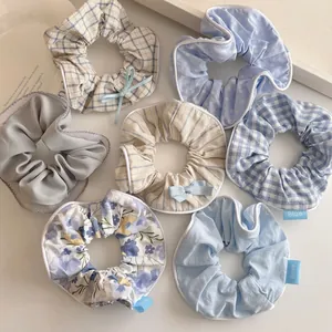 Set di sette elastici per capelli stile balletto blu sale marino con vari motivi