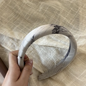 Padded headband in grey fabric with Chinese ink wash patterns and thick sponge filling
