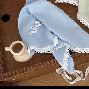 Bandana bleu clair de style champêtre avec dentelle et broderie nœud pour cheveux élégants