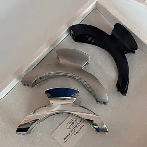 Pince à Cheveux Incurvée en Alliage de Métal Minimaliste Argent Poli Noir Mat Barrette Requin Surdimensionnée Accessoires de Mode Femme