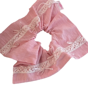 Chouchou rose de rêve avec bordure en dentelle blanche et nœuds en satin faits main