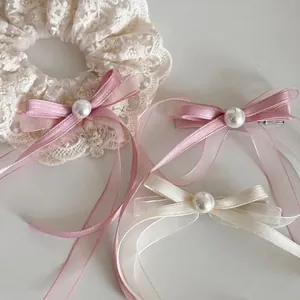 Set di Mollette per Capelli con Fiocco in Pizzo e Scrunchie Con Nastro in Organza e Raso Perla Artificial Sintetica Bianco Sporco per Donne Ragazze