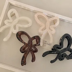 Grandes pinces à cheveux papillon en acrylique crème, rose, écaille et noir élégant