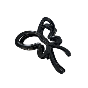 Grande pince à cheveux papillon noire minimaliste avec finition brillante pour coiffures