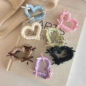 Set di sette mollette per capelli a cuore colori macaron con fiocchi di nastro