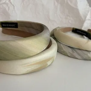Vintage Padded Satin Headband For Women Marble Pattern Handmade Thick Sponge Hair Accessory Elegant Hairband For Daily Wear