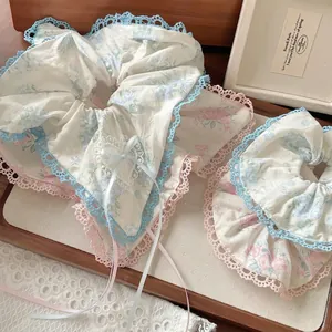 Grand Chouchou en Tissu Floral Pastoral Avec Bord en Dentelle Ruban Coeur Doux Accessoires de Cheveux pour Femmes
