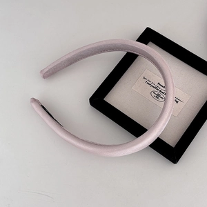 Schicker gepolsterter Schwamm-Haarreif in Lavendel-Rosa mit elegantem Satin-Finish-Look