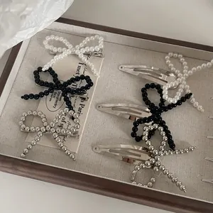 Détails de pinces à cheveux en perles en forme de nœud, blanc cassé, noir et argent