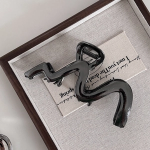 Minimalist large black metal wave hair claw clip with mirror finish for women