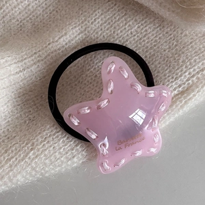 Coletero de estrella rosa con letras doradas y costuras sobre tela de punto suave