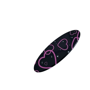 Fermaglio ovale in acrilico con cuori rosa e stelle bianche su base nera