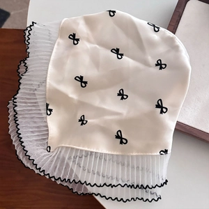 Lace-trimmed baby bow print headband headscarf in cream white with black patterns