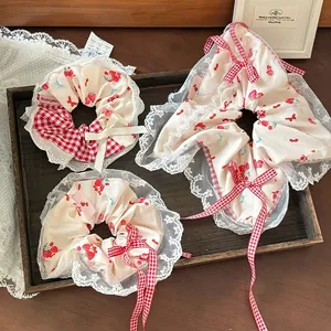 Dreiteiliges Set süßer Erdbeeren-Lace-Haargummis mit eleganten Schleifenbändern