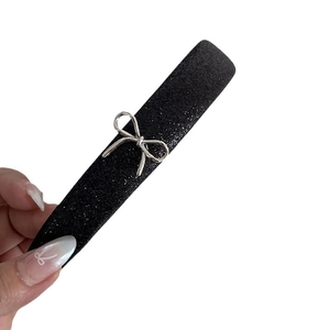 Glitzerndes schwarzes Pailletten-Haarband mit silbernem Metallschmetterling für Damen