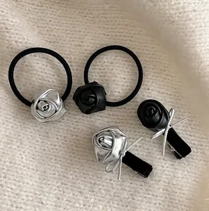 Cuir PU Fleur de Rose Pince à Cheveux Élastique Argent Noir Métallique Floral Accessoire de Cheveux pour Femmes Mode