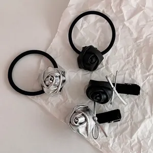 Élégant lot de 4 pinces à cheveux et élastiques roses en similicuir noir et argenté