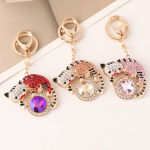 Porte-clés tigre doré sertis de strass avec grandes pierres de cristal multicolores